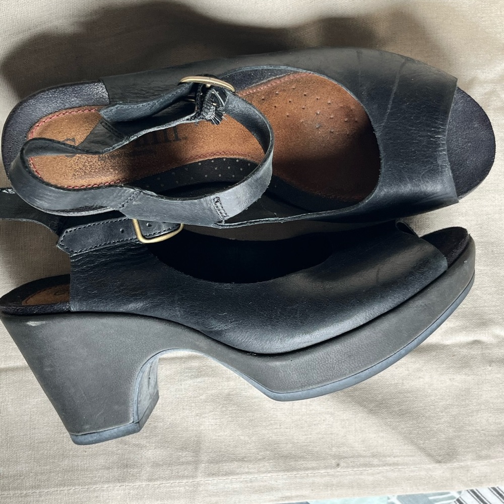 Elegant Black leather Women's Platform Sandals Cobb Hill size 8.5